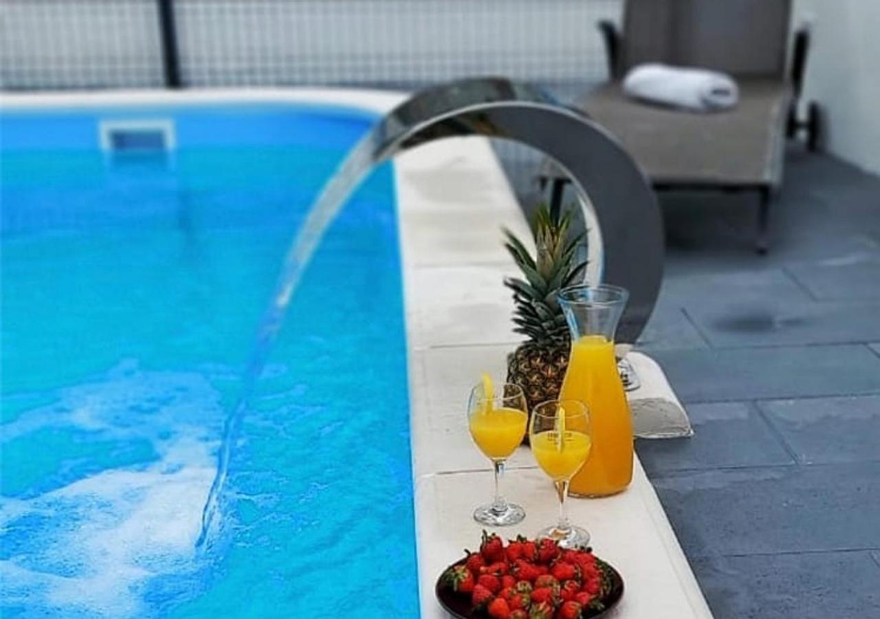 Apartment With Heated Pool And Sea View Trogir Kültér fotó