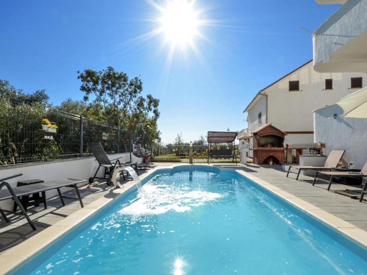 Apartment With Heated Pool And Sea View Trogir Kültér fotó
