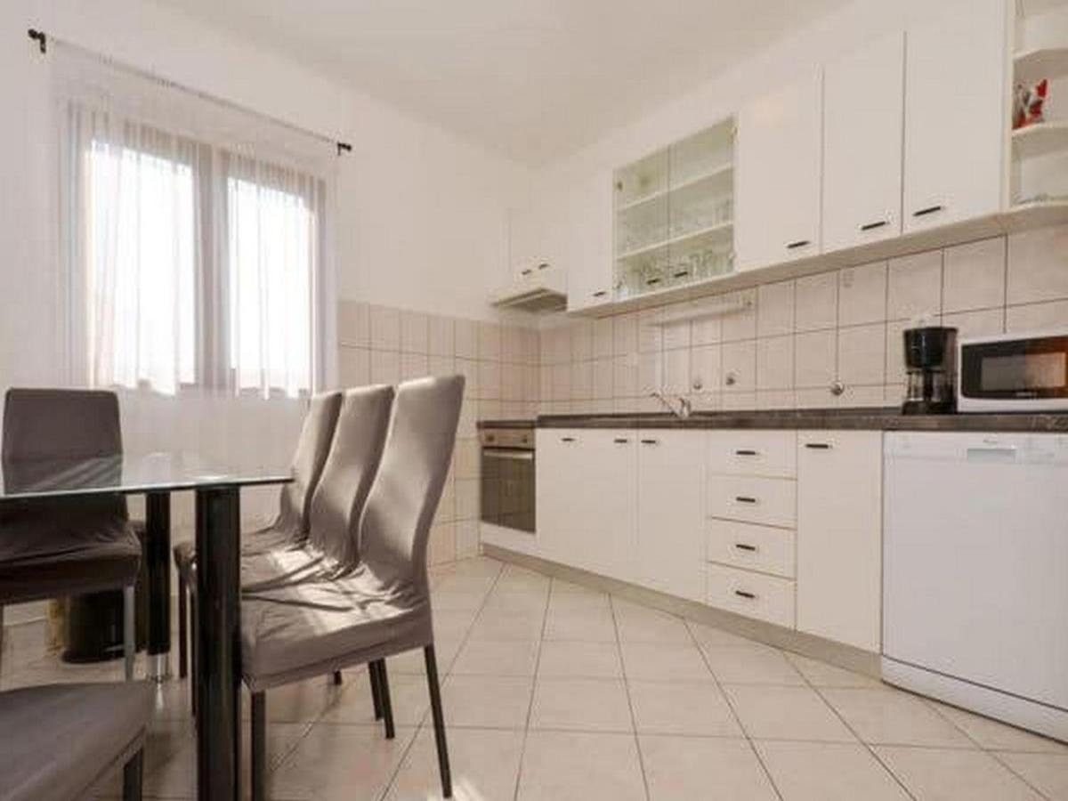 Apartment With Heated Pool And Sea View Trogir Kültér fotó