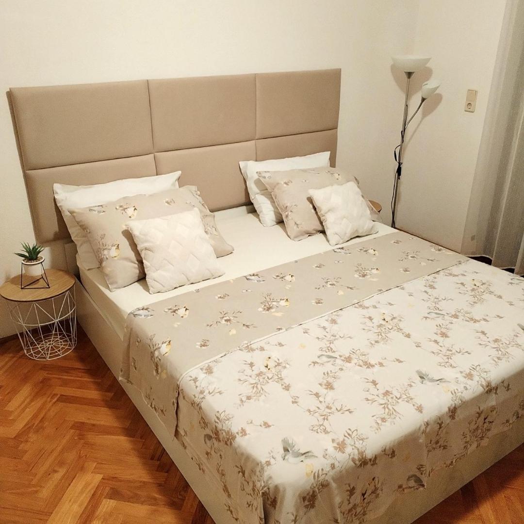 Apartment With Heated Pool And Sea View Trogir Kültér fotó
